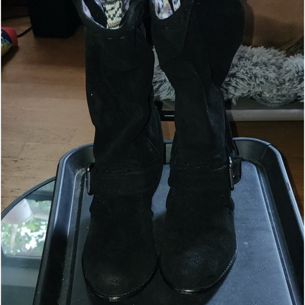 Boots - Picture 4 of 7